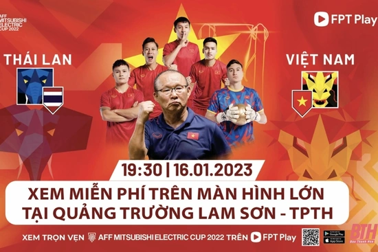 Cổ vũ ĐT Việt Nam gặp Thái Lan ở chung kết AFF Cup qua màn hình lớn tại Quảng trường Lam Sơn 