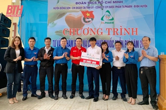 Đông Sơn: Hơn 200 người dân được tư  vấn, khám bệnh và cấp phát thuốc miễn phí