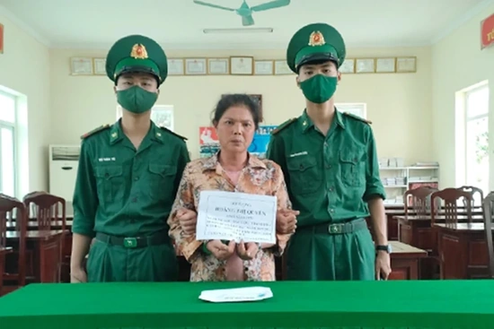 Cất giấu ma túy trong sạp hàng trái cây để bán kiếm lời