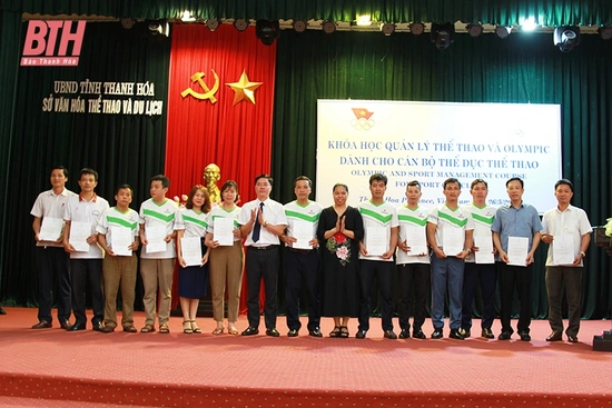 Tổng kết Khóa học quản lý thể thao và Olympic dành cho cán bộ thể dục thể thao