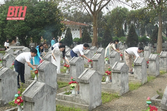 Tháng bảy nghĩa tình