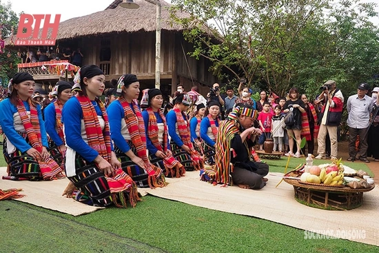 Lễ hội Chá Mùn của dân tộc Thái đen ở xã Yên Thắng