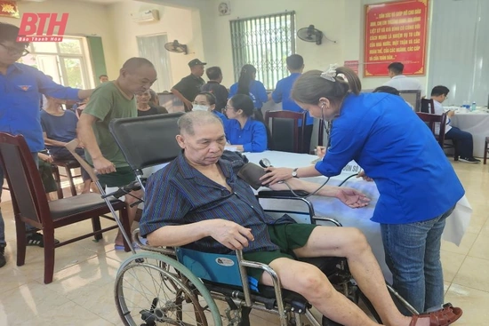 Tri ân người có công, thân nhân người có công tại Trung tâm Chăm sóc và nuôi dưỡng người có công Thanh Hóa