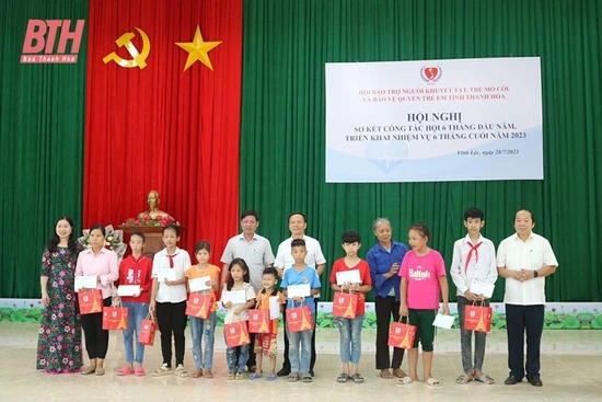 Vận động hơn 19,5 tỷ đồng giúp đỡ người khuyết tật, trẻ mồ côi