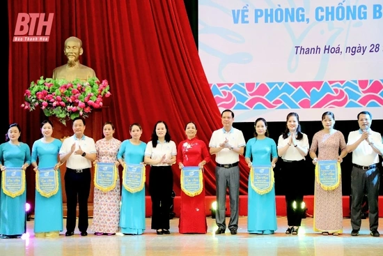Giao lưu, chia sẻ kinh nghiệm, sáng kiến về phòng, chống  bạo lực gia đình