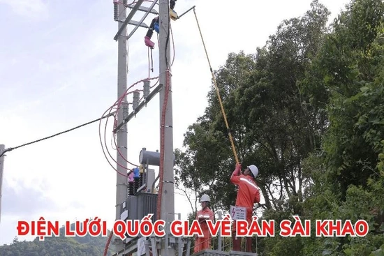 Điện lưới quốc gia về bản Sài Khao