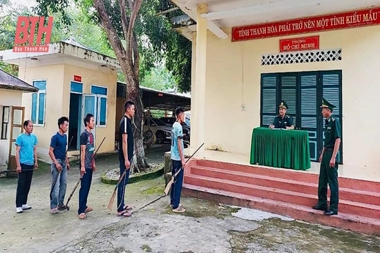 Đồn Biên phòng Quang Chiểu vận động Nhân dân giao nộp 25 khẩu súng các loại