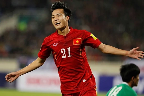 Văn Toàn nhận lương, phí lót tay cực “khủng” ở Nam Định; Olympic Việt Nam ra quân tại Asiad 19