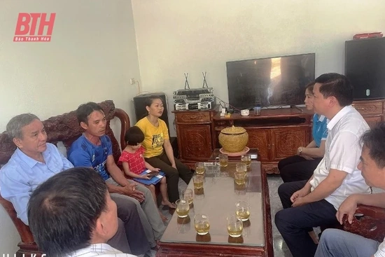 Thăm hỏi, động viên cháu bé bị bố bạo hành tại Nghi Sơn