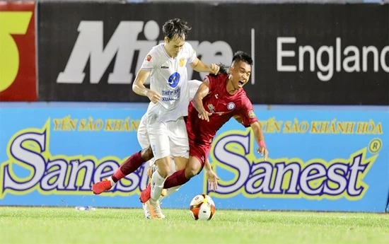 Cuộc đua mở ở vòng 2 V.League; Roy Keane đòi tước băng đội trưởng của Bruno Fernandes