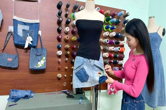 [Video] - Tái sinh quần áo cũ
