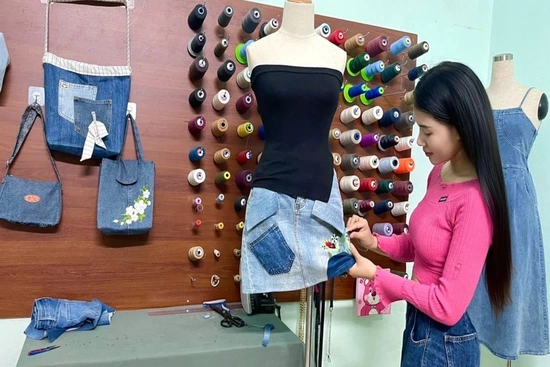 [Video] - Tái sinh quần áo cũ