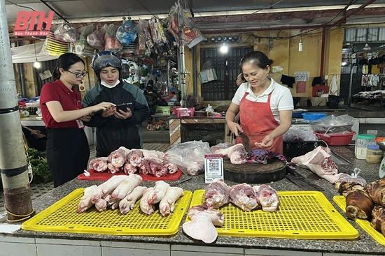 Đẩy mạnh thanh toán không sử dụng tiền mặt tại chợ truyền thống