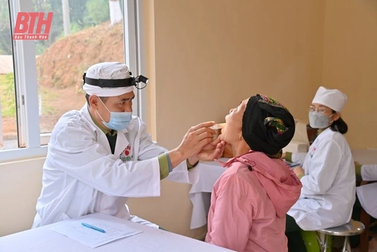 Quân y Biên phòng Thanh Hoá khám sức khoẻ cho người dân vùng biên