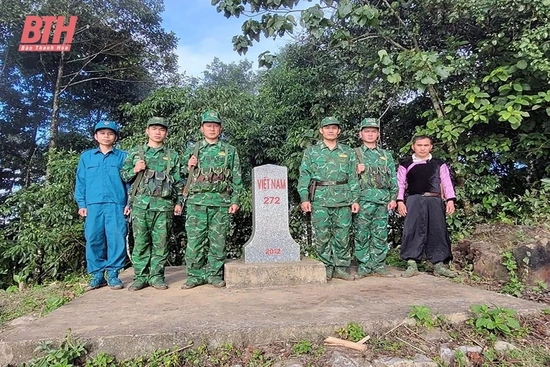 Chiến sĩ biên phòng dệt mùa xuân nơi biên cương