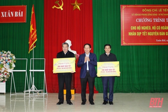 Bí thư Thành ủy, Trưởng Đoàn ĐBQH thành phố Hải Phòng Lê Tiến Châu  thăm, tặng quà Tết tại tỉnh Thanh Hóa