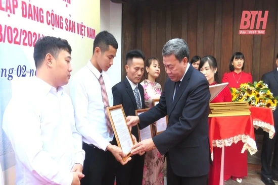 Đảng bộ huyện Thọ Xuân  công bố quyết định công nhận 36 đảng viên mới
