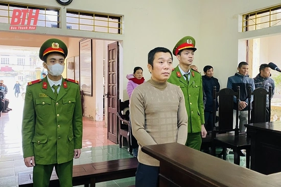 7 tháng tù giam về tội tàng trữ trái phép hàng cấm
