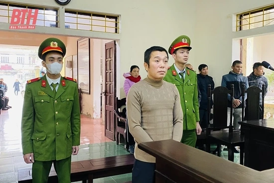 7 tháng tù giam về tội tàng trữ trái phép hàng cấm