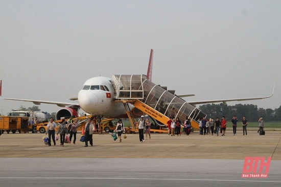 Những chuyến bay ngày xuân đón người xa quê về ăn tết