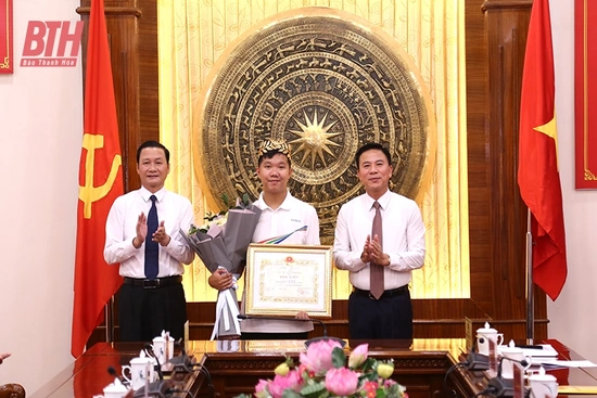 Đưa sự nghiệp giáo dục lên tầm cao mới