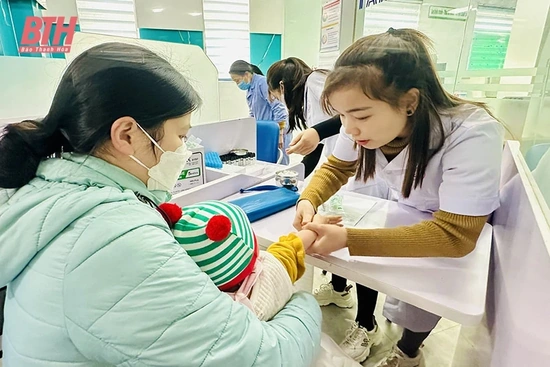 Phòng, chống dịch bệnh thời điểm giao mùa cho trẻ