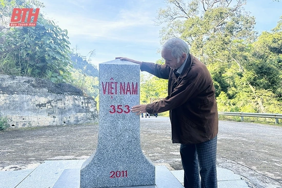 “Cột mốc sống” nơi biên cương