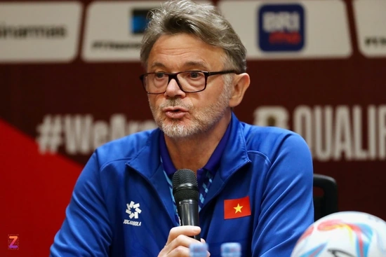 HLV Troussier: “Chúng tôi tập đi tập lại mà vẫn thua từ ném biên”; Nguyễn Thùy Linh gục ngã trước tay vợt hạng 8 thế giới