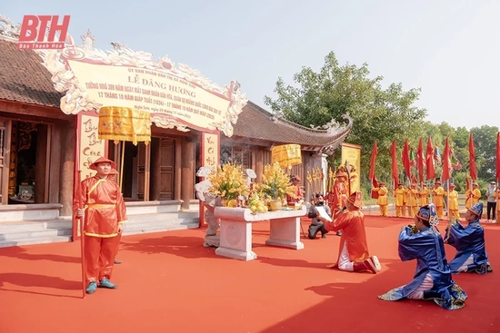 Bảo tồn và phát huy di tích gắn với phát triển du lịch tâm linh