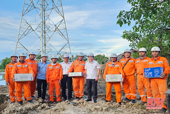 Điện lực Nông Cống động viên, hỗ trợ các đơn vị thi công đường dây 500 kV mạch 3