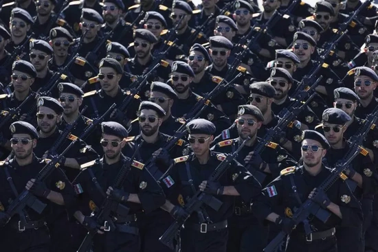 Iran phô trương sức mạnh quân sự trước cuộc đàm phán với Mỹ