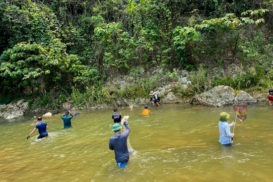 “Khúc suối thân thiện” gắn kết cộng đồng dân bản
