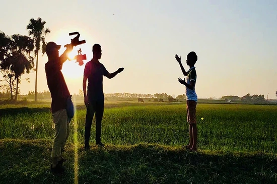 Mắt sáng, lòng trong, bút sắc