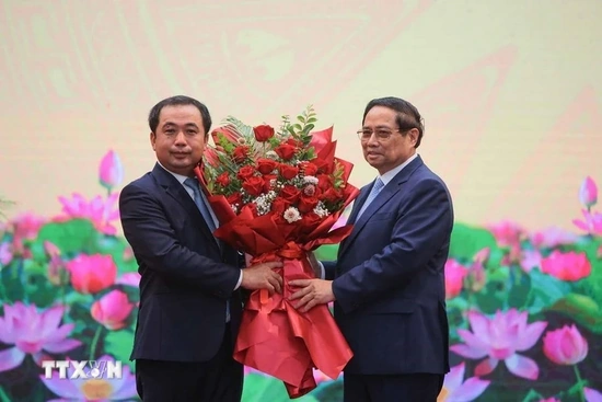 Thủ tướng Chính phủ trao quyết định giao quyền Bộ trưởng Bộ Nông nghiệp và Môi trường