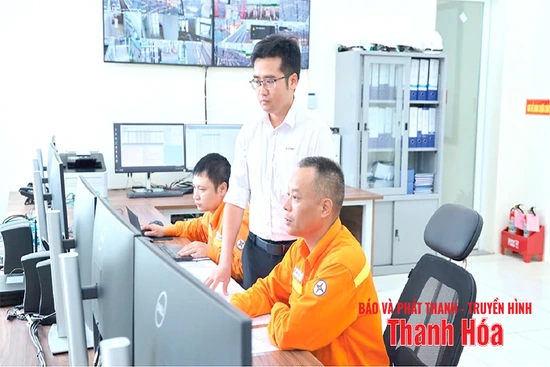 Chuyển đổi số “giữ tải” lưới điện mùa cao điểm
