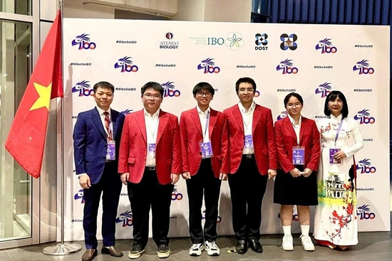 Việt Nam lọt tốp 10 đội đạt thành tích xuất sắc nhất Olympic Sinh học quốc tế