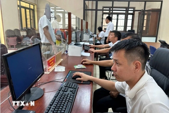 Bộ Chính trị phê bình các địa phương chậm kiện toàn nhân sự chủ chốt