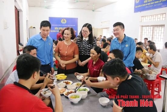 “Bữa cơm công đoàn” gắn kết người lao động Công ty CP Thiết bị giáo dục Hồng Đức