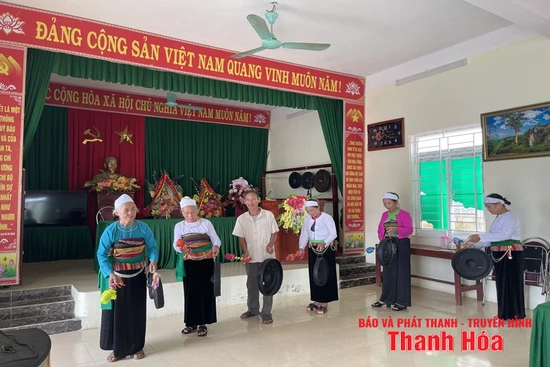 Về Xuân Du khám phá văn hóa cồng chiêng của người Mường