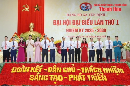 Bí thư Tỉnh ủy Nguyễn Doãn Anh: Đảng bộ xã Yên Định cần làm mới các động lực tăng trưởng truyền thống, thúc đẩy các động lực tăng trưởng mới