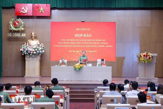 Cao điểm diễn ra các hoạt động kỷ niệm 80 năm Ngày truyền thống Công an nhân dân