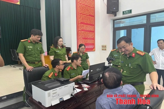 Công an Thanh Hóa đồng loạt triển khai cấp đổi Thẻ đảng viên trên nền tảng dữ liệu dân cư