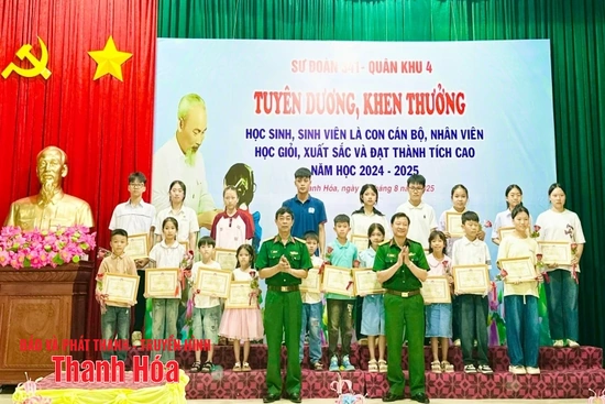 Khen thưởng con cán bộ, nhân viên Sư đoàn 341 đạt thành tích cao  trong học tập