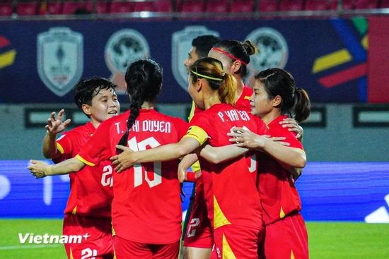 “Hủy diệt” Indonesia 7-0, Đội tuyển Nữ Việt Nam tiến vào bán kết AFF Cup 2025