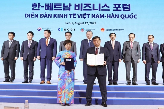 Tổng Bí thư Tô Lâm và Thủ tướng Hàn Quốc chứng kiến Lễ trao thỏa thuận hợp tác