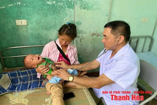 Người y sĩ 20 năm chăm sóc sức khỏe cho đồng bào Mông