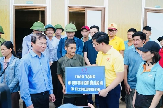 Quỹ Thiện Tâm đón nhận Huân chương Lao động hạng Nhất