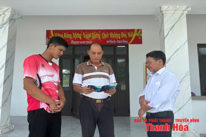Người gắn kết tình làng, nghĩa xóm