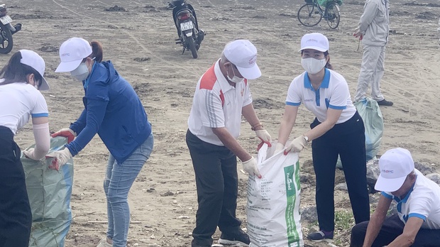 đăng ký m88: Trao gần 400 thùng đựng rác nhằm bảo vệ môi trường