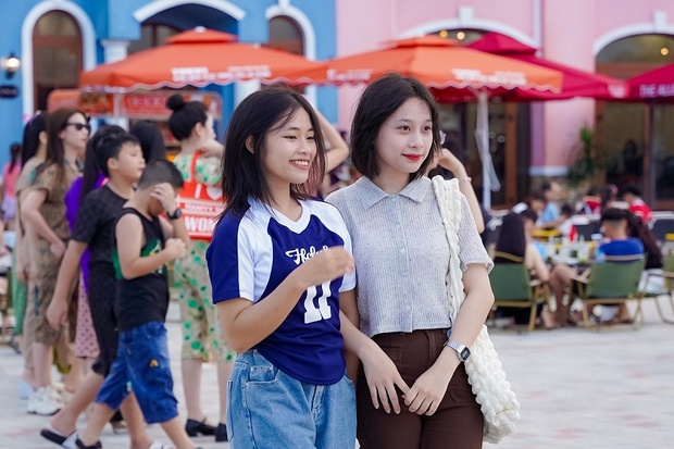 Khu phố thương mại cá cược bóng đá m88 đón đầu lượng khách “khủng”, bùng nổ doanh thu ngày khai trương